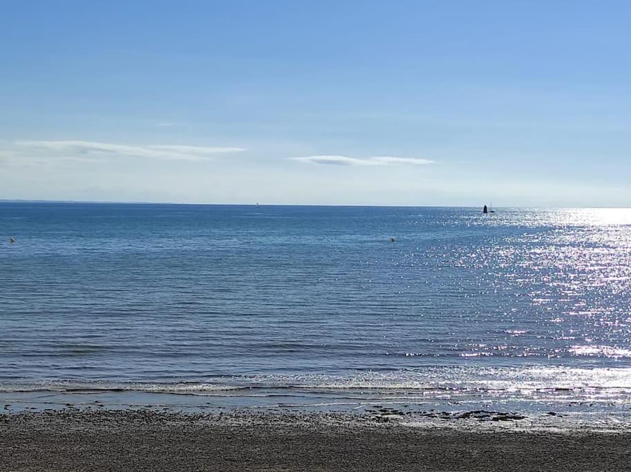 Studio Avec Vue Sur Mer A Granville. Plage A 3 Min Luaran gambar